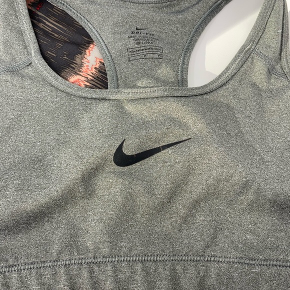 Nike dry fit sports bras - Picture 3 of 5